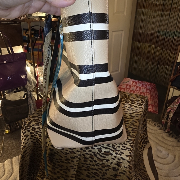 Kate Spade Large Black and Tan Striped Tote - Preloved Condition - Picture 4 of 12